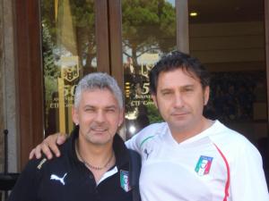 Marco Ragini insieme a Roberto Baggio. Il 